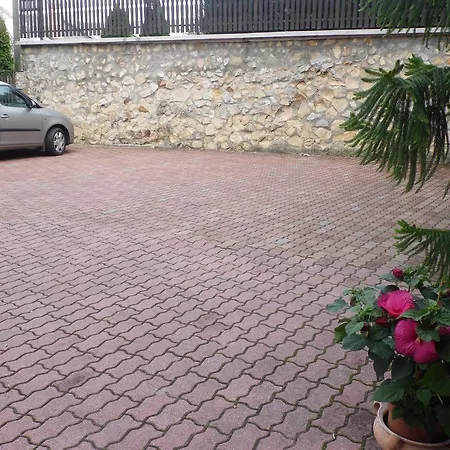 Agi Panzio Obuda