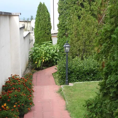 Agi Panzio Obuda B&B *