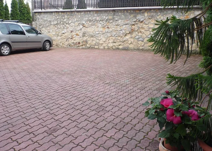 Agi Panzio Obuda